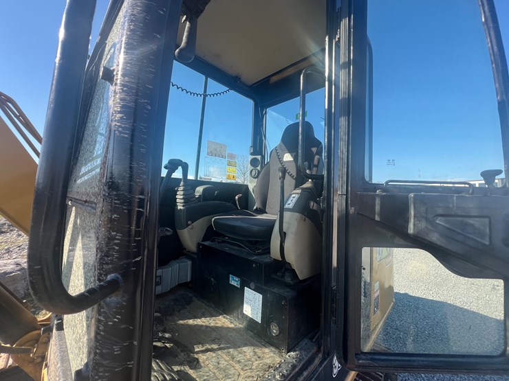 2014-caterpillar-305.5e2-image-22