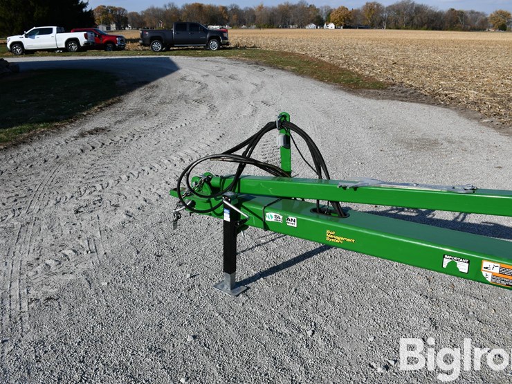 2024-john-deere-2100-image-10