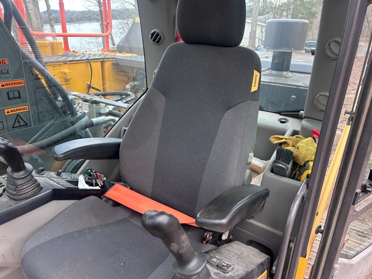 2022-volvo-ec220el-image-27