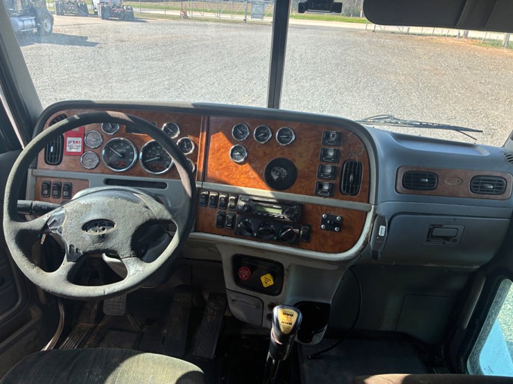 2007-peterbilt-385-image-10