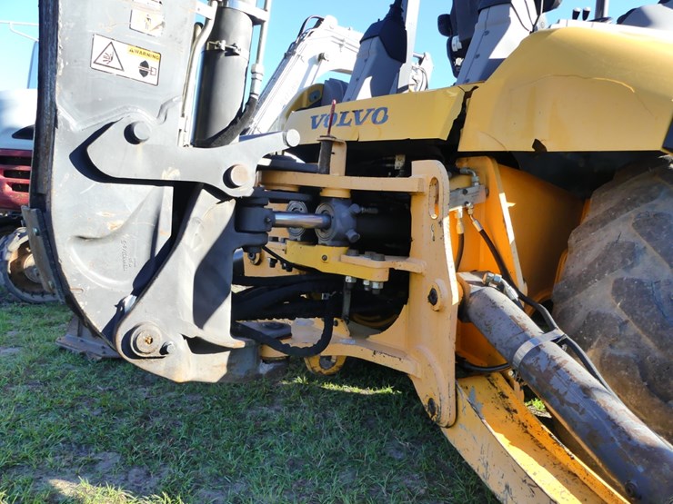 2012-volvo-bl70b-image-9