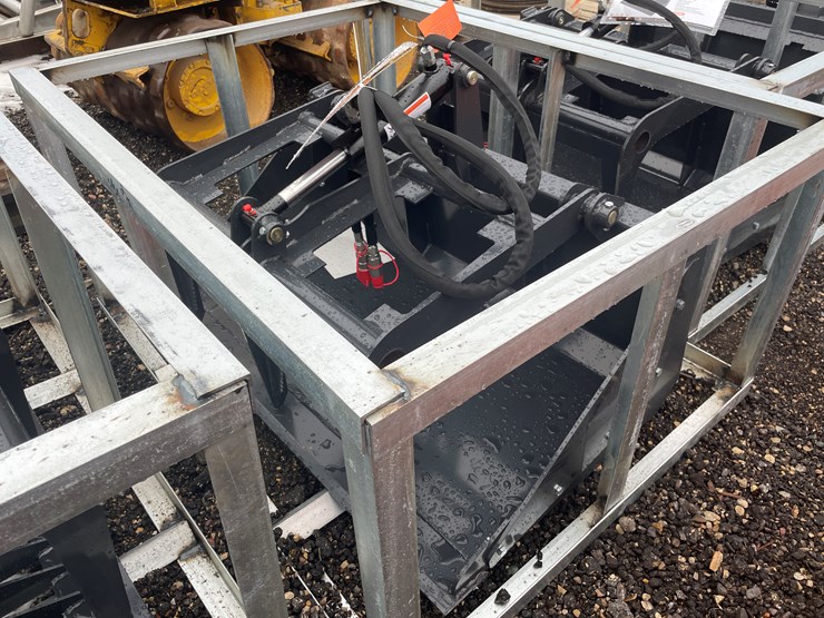 #1165-•-unused,-landhonor-mini-skidsteer-grapple-bucket-image-1