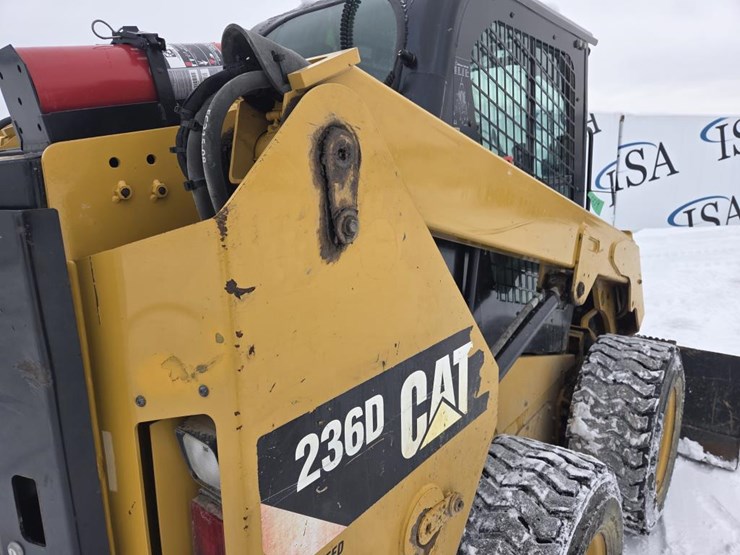 caterpillar-236d-image-22