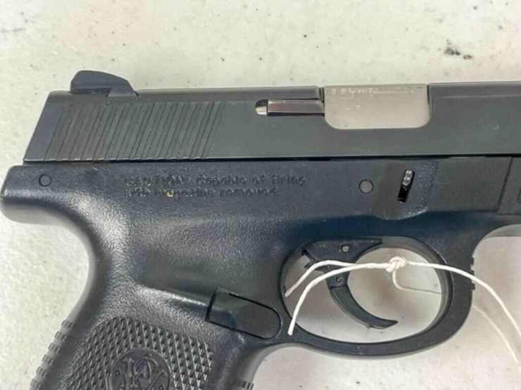 smith-&-wesson-pistol-image-3