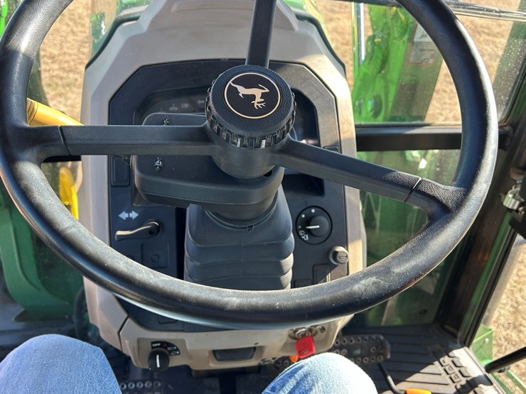 john-deere-6105e-image-43