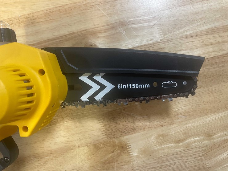 #2040-•-dewalt-style-20v-mini-cordless-chainsaw-kit-with-(2)-batteries,-charger,-and-case-(pr12)-image-3