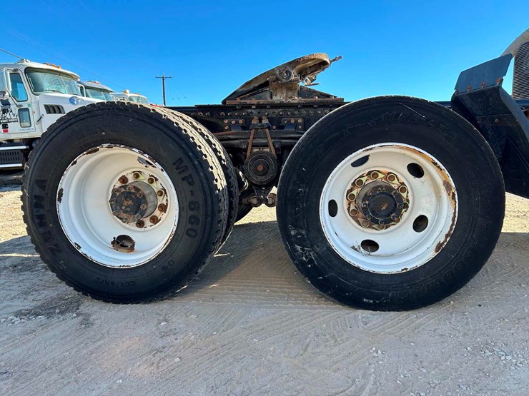 2020-mack-granite-image-15