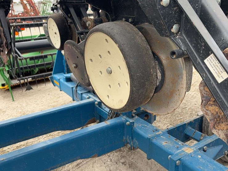 2008-kinze-3600-image-9