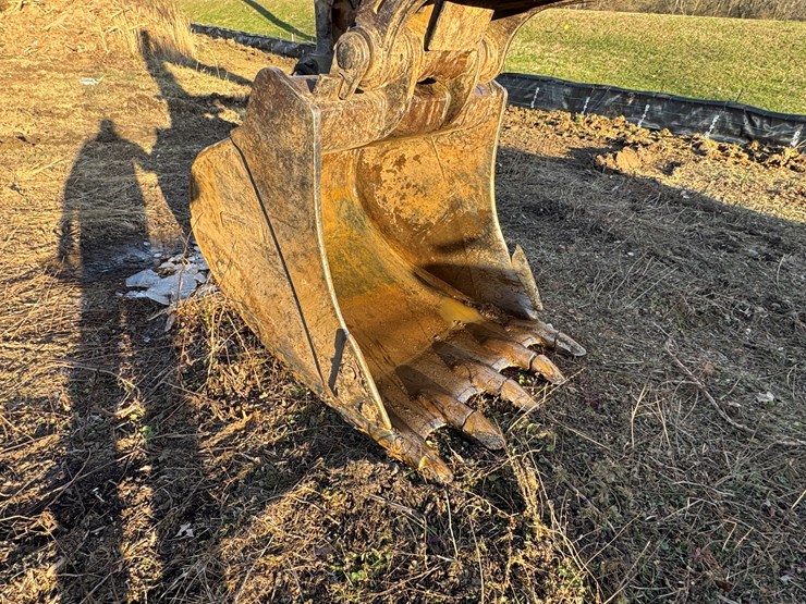 komatsu-pc270-lc-8-image-11