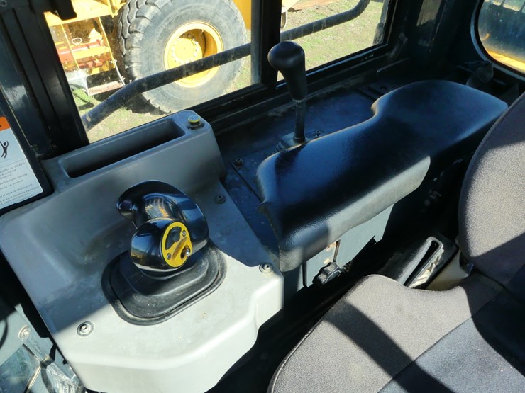 2022-komatsu-d61px-image-12