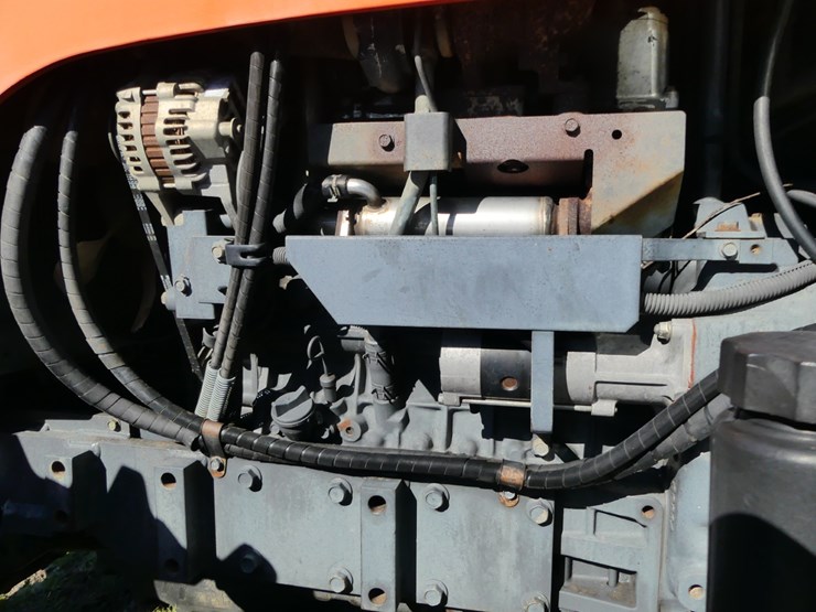 2009-kubota-m108s-image-10