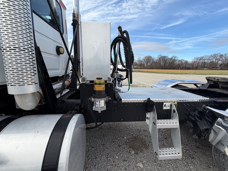 2014-mack-pinnacle-chu613-image-6