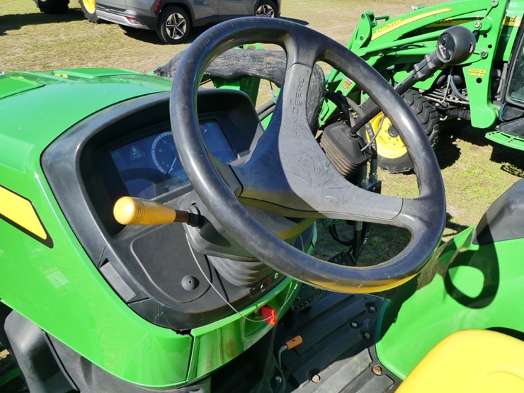 2019-john-deere-4044m-image-14