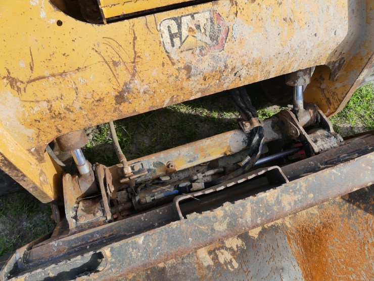 2022-caterpillar-289d3-image-10