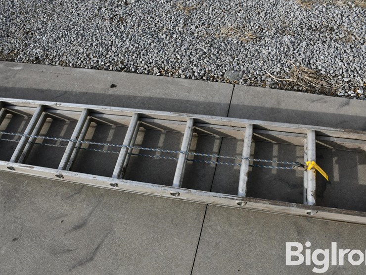 werner-d-1232-2-32'-ladder-image-12