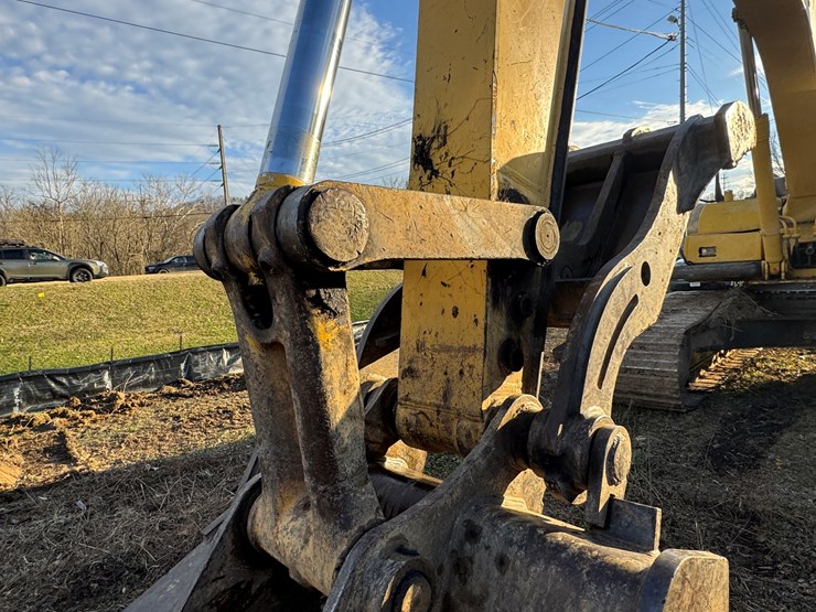 komatsu-pc270-lc-8-image-14