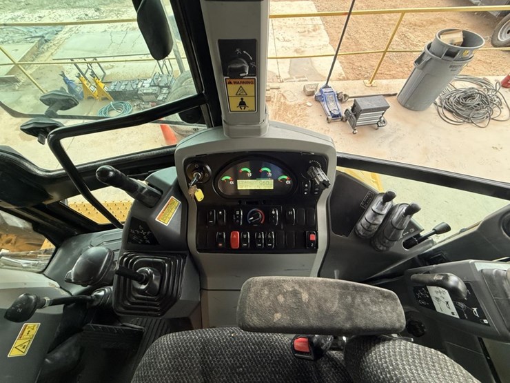 2018-caterpillar-420f2-image-20