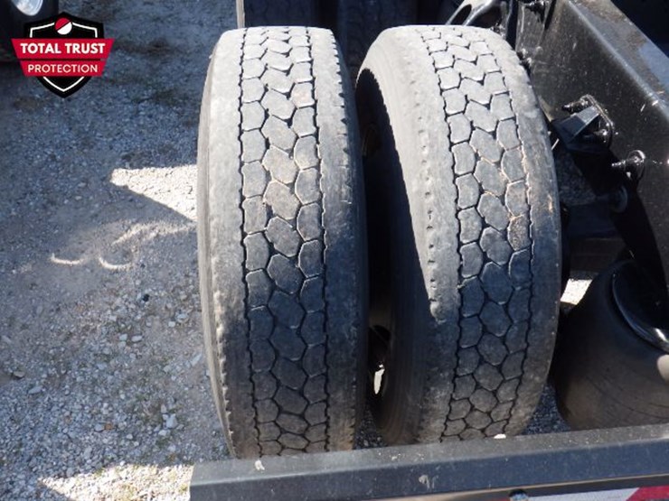 2023-peterbilt-579-image-14