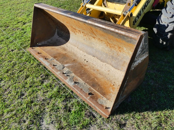 2014-new-holland-b95c-image-12