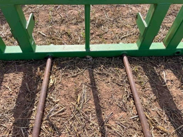 ottawa-3pt-bale-lift-image-5