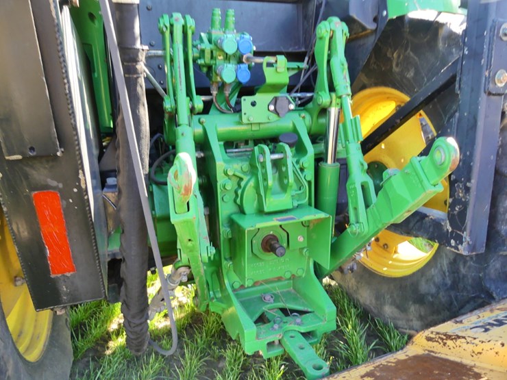 2015-john-deere-6105e-image-6