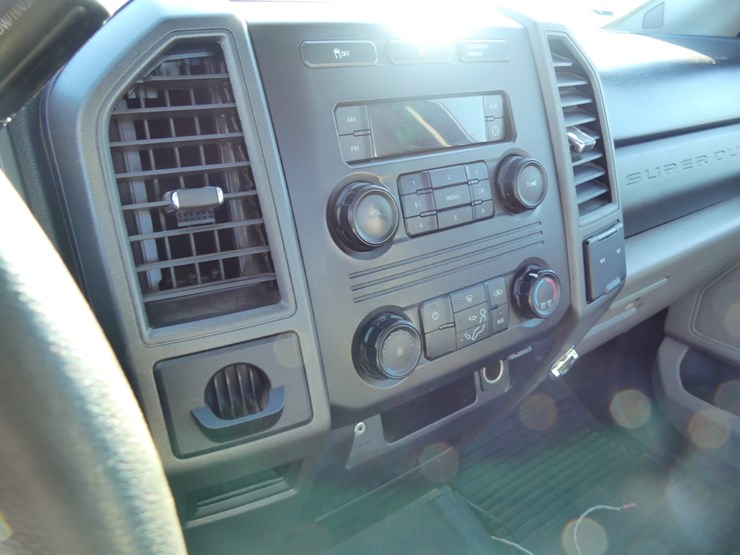 2017-ford-f350-xl-image-13