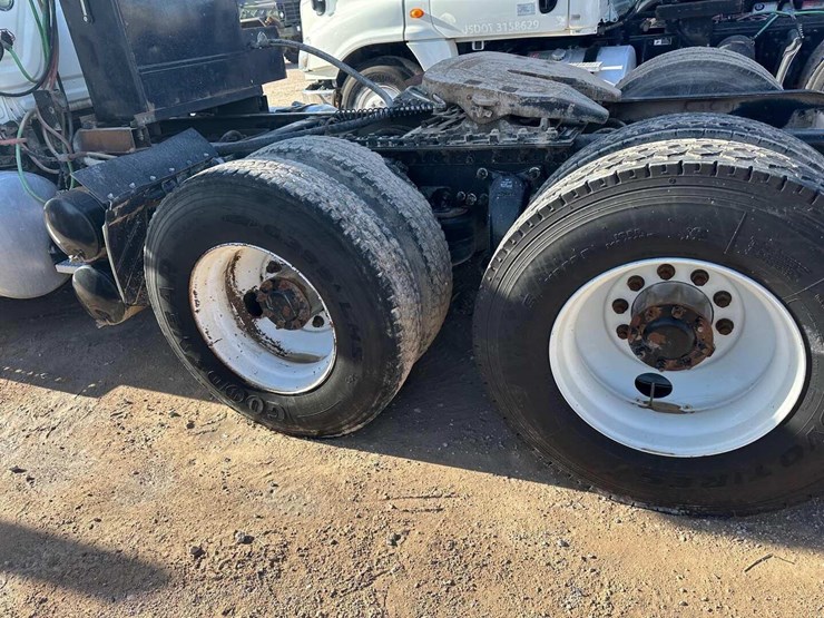 2013-freightliner-cascadia-image-9