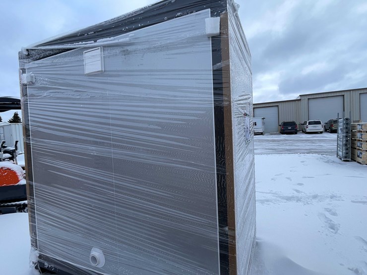 #4000-•-2025-unused-portable-restroom-(o10)-image-4