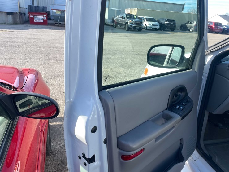 2005-chevrolet-venture-image-34