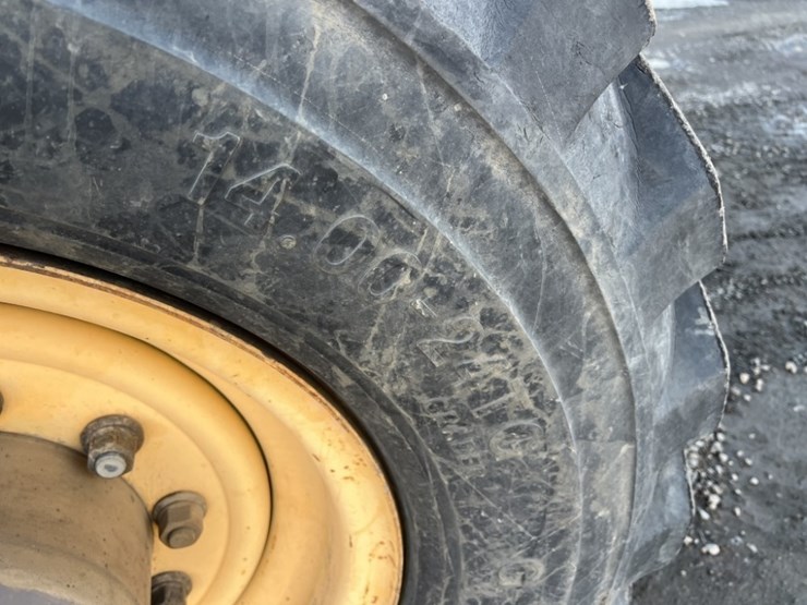 2004-gehl-dl10h44-image-14