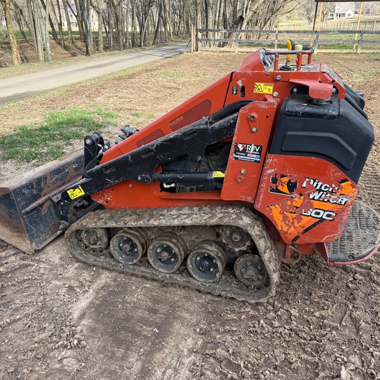 2019 DITCH WITCH SK800