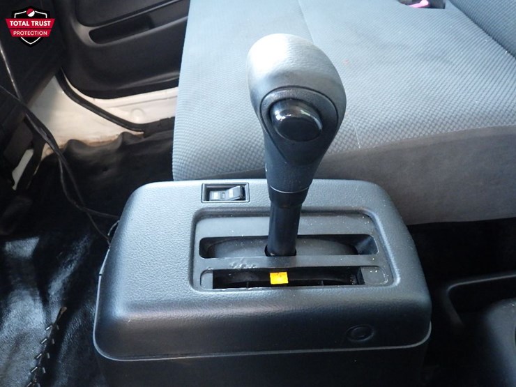 2020-hino-268a-image-11