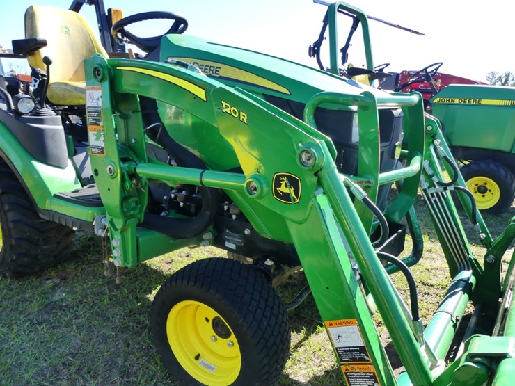 2021-john-deere-1025r-image-11