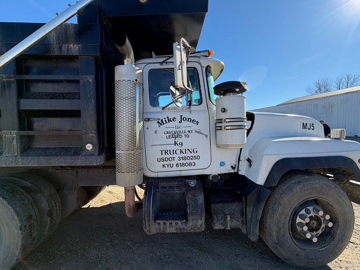 2011-mack-rd688s-image-17