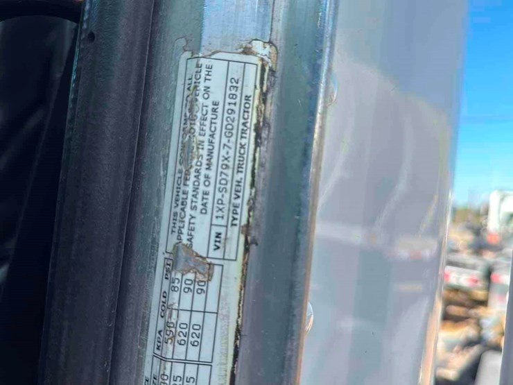 2016-peterbilt-365-image-2