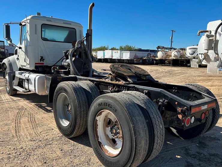 2020-mack-granite-image-11