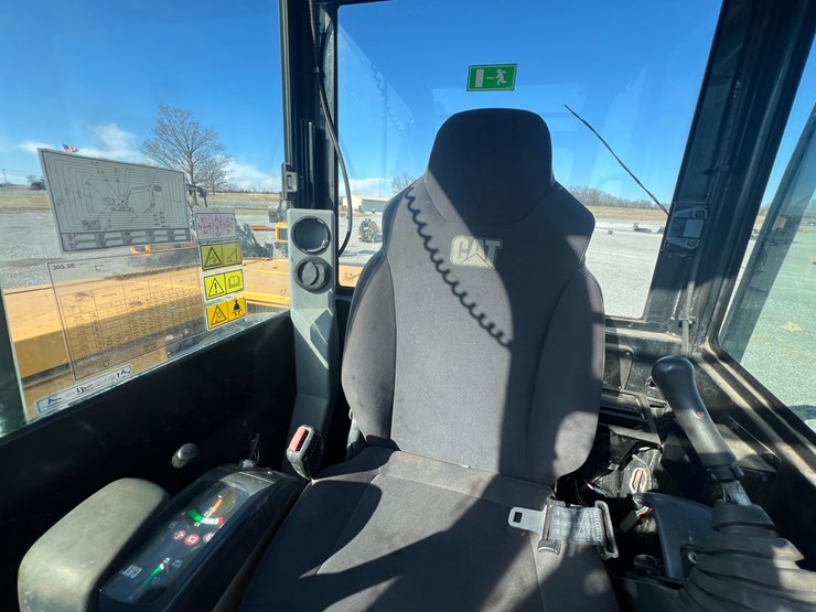 2014-caterpillar-305.5e2-image-27