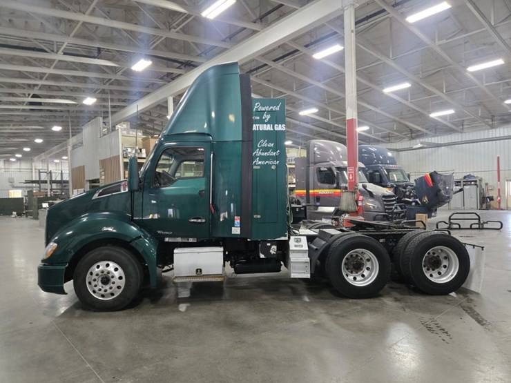 2017-kenworth-t680-image-2