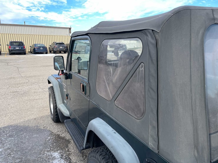 2000-jeep-wrangler-sport-image-27