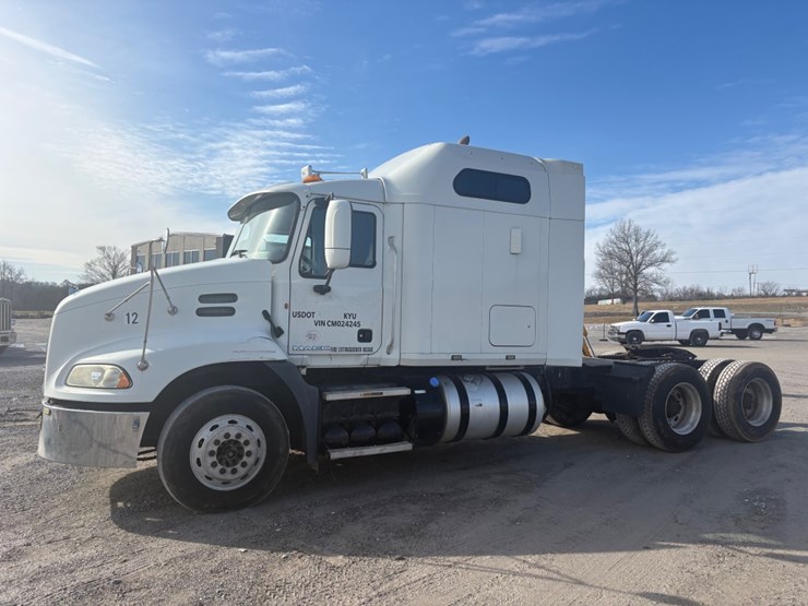 #30491-•-2012-mack-cxu613-tandem-axle-truck-tractor-image-1