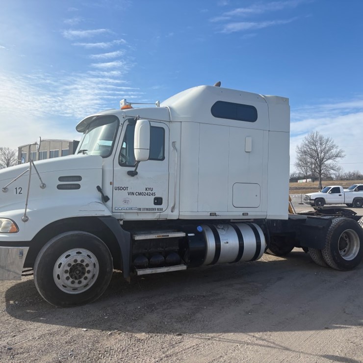 #30491 • 2012 MACK CXU613 TANDEM AXLE TRUCK TRACTOR
