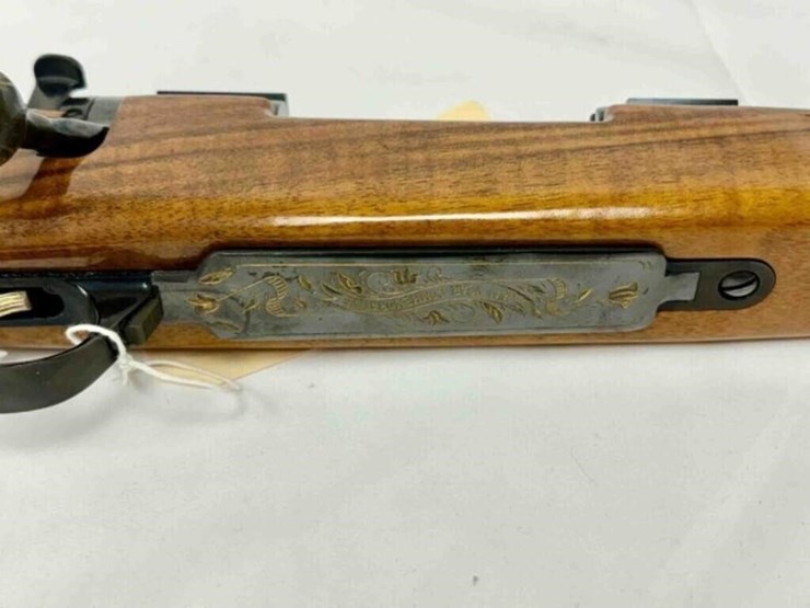 weatherby-mark-v---rifle---1-of-1000-image-8