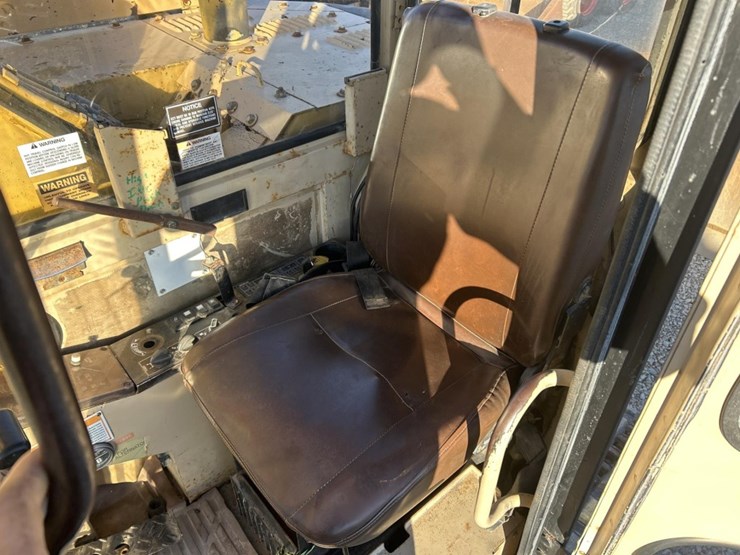 caterpillar-307-image-57