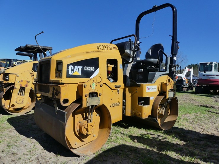 2015-caterpillar-cb24b-image-1