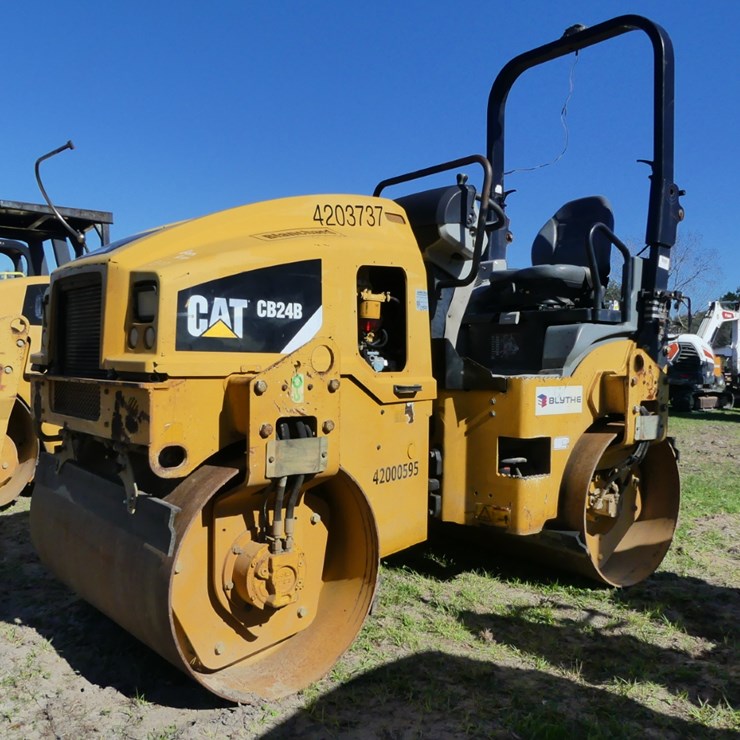 2015 CATERPILLAR CB24B