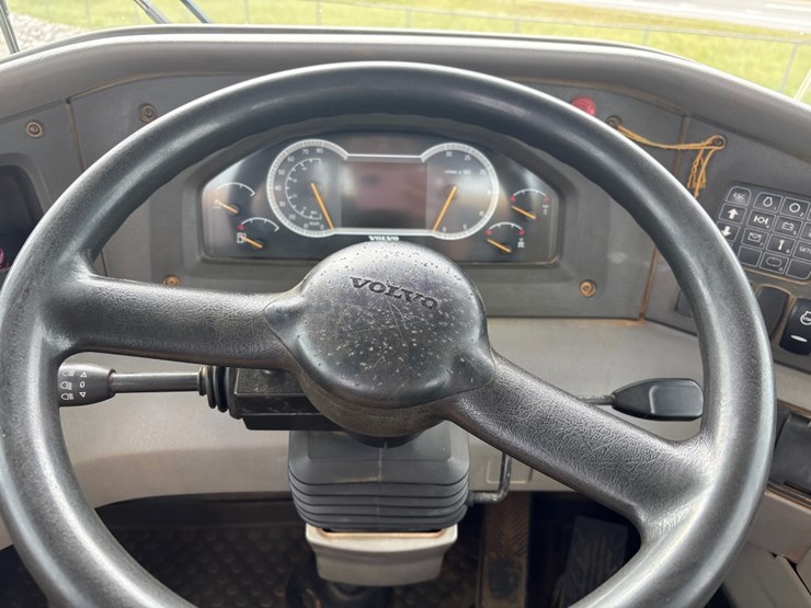 2017-volvo-a25g-image-21