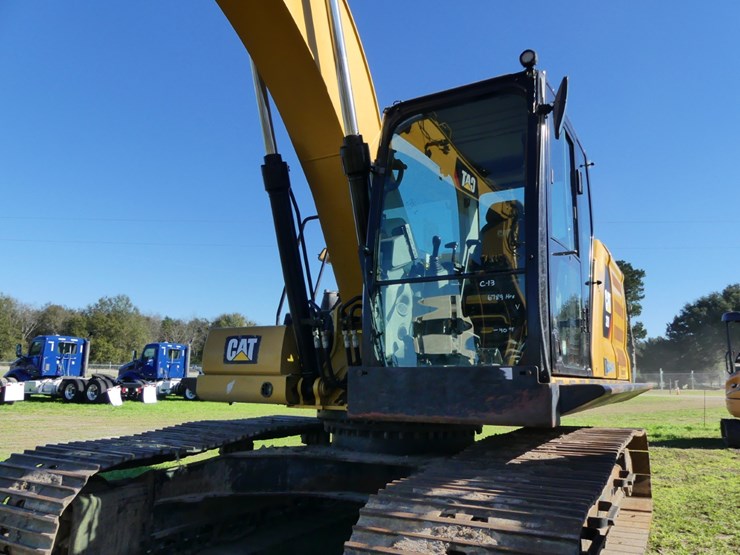 caterpillar-320-image-10