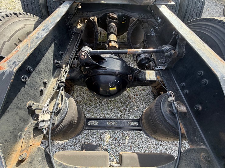 2016-mack-pinnacle-cxu613-image-13