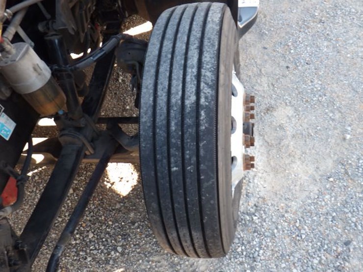 2017-peterbilt-587-image-28