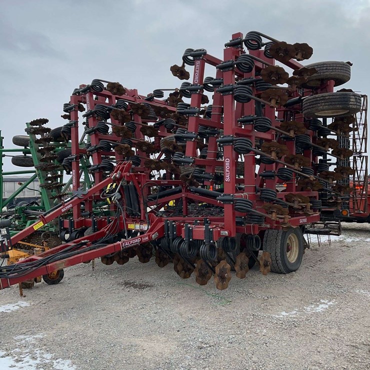 2017 Salford 2250 51ft Vertical Tillage Tool, Hyd Basket, Hyd. Spring Tine Harrow, Hyd. 4 AF/T, loaded with all the options, Field Ready, used this fall, greases, Heavy Duty Main Frame Tires